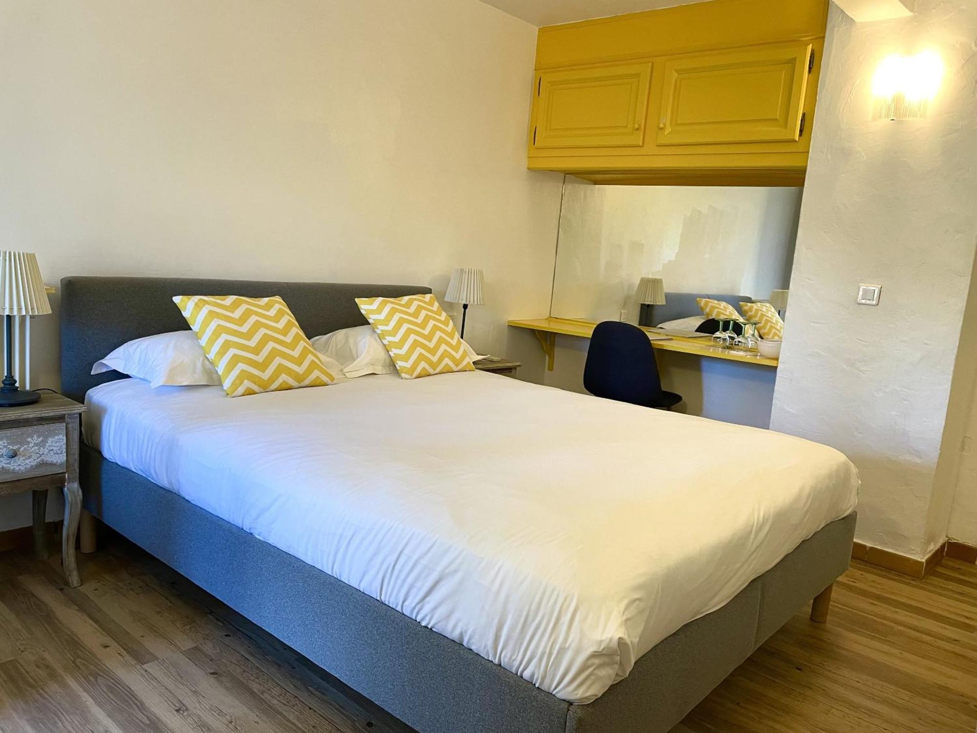 Hôtel Jas Neuf Sainte-Maxime Quarto foto